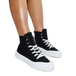 Czarne wysokie trampki Vinka. Czarne trampki damskie bez wzorów, przed kolano, bez zapięcia. Za 81.83 zł.
