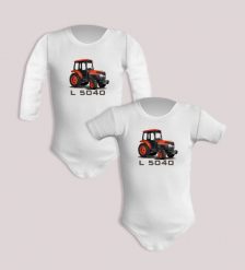 Kubota — body (Rozmiar: 3M; Długość rękawa: długi; Rodzaj nadruku: Kubota). Body niemowlęce nikiniki, bez wzorów, z bawełny, bez kołnierzyka, bez ramiączek. Za 59.00 zł.