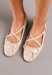 Beżowe Wsuwane Balerinki z Kokardką z Lakierowanej Ekoskóry z Przeplatanymi Paskami ze Sprzączką Wisaa. Brązowe balerinki damskie Born2be, bez wzorów. Za 64.99 zł.