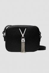 VALENTINO Mała czarna torebka o teksturze skóry z ozdobnym V divina haversack. Czarne listonoszki damskie Valentino by Mario Valentino, bez wzorów, ze skóry, małe, bez dodatków. W wyprzedaży za 191.99 zł.