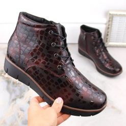 Skórzane botki damskie na koturnie ocieplane burgund Filippo DBT3169. Czerwone botki damskie Filippo, ze skóry, eleganckie, bez obcasa, na koturnie, bez zapięcia. Za 239.99 zł.