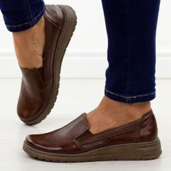 Brązowe skórzane Polskie półbuty damskie na koturnie Deoni D028. Brązowe półbuty damskie Deoni, na wiosnę, bez wzorów, z jeansu, bez obcasa, na koturnie, bez zapięcia. Za 359.00 zł.