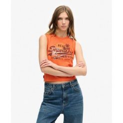 Koszulka bez rękawów Slim LA Vintage Logo Graphic od SUPERDRY. Brązowe koszulki damskie Superdry, bez wzorów, bez kołnierzyka, bez ramiączek. W wyprzedaży za 134.05 zł.