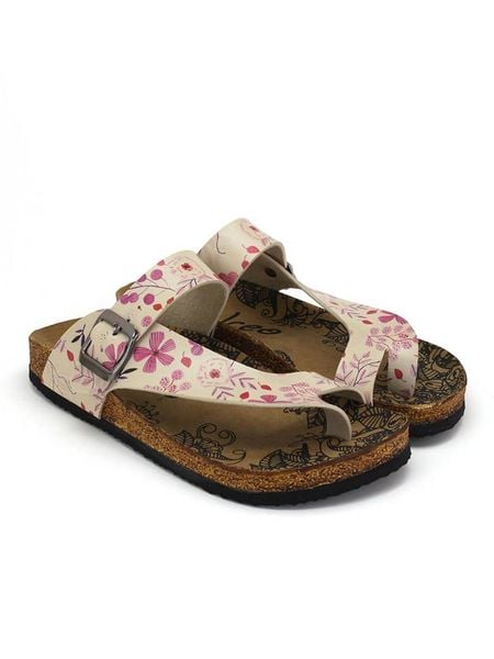 Calceo Japonki w kolorze kremowo-jasnoróżowym rozmiar: 38. Brązowe klapki damskie Calceo, bez wzorów, z otwartym noskiem, bez obcasa, bez zapięcia. Za 176.08 zł.