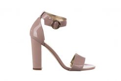 Sandały Bayla-056 8024-430 Beż Lakier, Skóra naturalna - 41. Brązowe sandały damskie Bayla, bez wzorów, z lakierowanej skóry, bez obcasa, na słupku, bez zapięcia. W wyprzedaży za 134.10 zł.