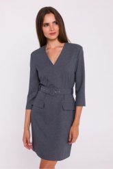 Elegancka sukienka mini z dekoltem V i paskiem szara. Szare sukienki damskie Stylove, bez wzorów, biznesowe, bez ramiączek. Za 349.00 zł.