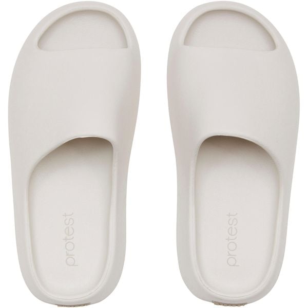 Klapki damskie Protest Quiet. Białe klapki damskie Protest, bez wzorów, bez obcasa, bez zapięcia. Za 217.00 zł.
