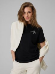 4F T-shirt loose z nadrukiem damski - czarny S. Czarne t-shirty damskie 4F, s, bez wzorów, z bawełny, bez kołnierzyka. Za 69.99 zł.