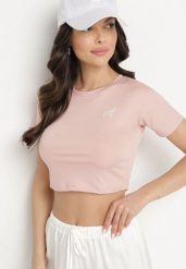 Jasnoróżowy T-shirt Crop Top Ozdobiony Literką Koliviela. Czerwone t-shirty damskie Born2be, l, z aplikacjami, z jeansu, bez kołnierzyka. Za 29.99 zł.