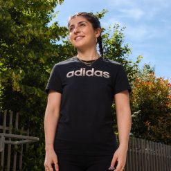 Koszulka z krótkim rękawem damska ADIDAS Gym & Pilates. Czarne bluzki damskie Adidas, l, bez wzorów, z bawełny, bez kołnierzyka, bez ramiączek. W wyprzedaży za 79.99 zł.