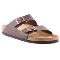 Klapki damskie Birkenstock Arizona BF. Brązowe klapki damskie Birkenstock, bez wzorów, z materiału, bez obcasa, bez zapięcia. Za 380.66 zł.