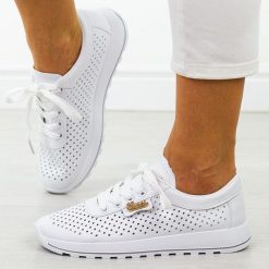 Białe ażurowe półbuty damskie Potocki 16346. Białe półbuty damskie POTOCKI, na lato, z aplikacjami, z jeansu, bez obcasa, na płaskiej podeszwie, bez zapięcia. W wyprzedaży za 122.32 zł.