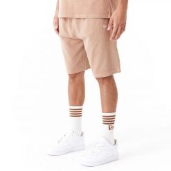Szorty New Era. Czerwone spodenki sportowe damskie New Era, l, bez wzorów, z materiału, trekkingowe. Za 242.70 zł.