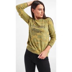 Sweter AERONAUTICA MILITARE. Swetry klasyczne damskie Aeronautica Militare, l, bez kołnierzyka. W wyprzedaży za 578.97 zł.