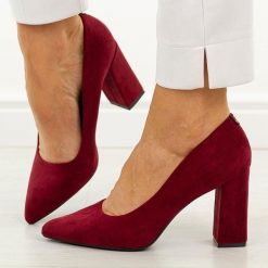 Bordowe czółenka damskie na słupku Sergio Leone Pb216. Czerwone czółenka damskie Sergio Leone, bez wzorów, ze skóry, bez obcasa, na słupku. Za 169.00 zł.
