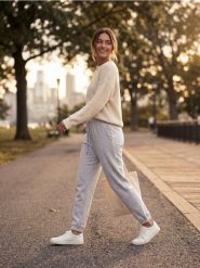 Dresowe spodnie jogger terry - szary. Szare spodnie sportowe damskie Sinsay, l, bez wzorów, z dresówki, na fitness i siłownię. Za 29.99 zł.
