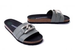 DR. BRINKMANN 700559-07 salbei, klapki damskie. Szare klapki damskie Dr. Brinkmann, bez wzorów, bez obcasa, bez zapięcia. Za 186.92 zł.