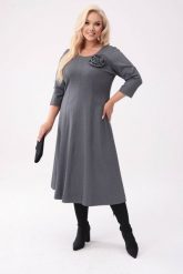 Sukienka Eliza w odcieniach szarości - klasyczna elegancja z nowoczesnym akcentem PLUS SIZE XXL OVERSIZE. Szare sukienki damskie Moda Size Plus Iwanek, bez wzorów, z materiału, eleganckie, bez ramiączek. W wyprzedaży za 239.90 zł.