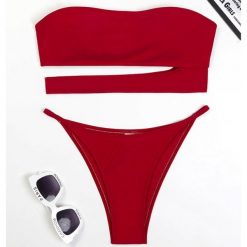 Strój kąpielowy bikini bandeau na plażę Nevia. Czerwone bikini Intica, bez wzorów. Za 139.00 zł.