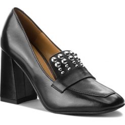 Półbuty SOLO FEMME - 50219-13-A19/E45-04-00 Czarny. Czarne czółenka damskie Solo Femme, ze skóry. W wyprzedaży za 249.00 zł.