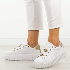 Białe sneakersy damskie Jezzi News 4756. Białe obuwie sportowe damskie Jezzi, na jesień, z dresówki, bez zapięcia, trekkingowe. Za 139.00 zł.