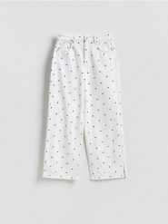 Jeansy wide leg w groszki - biały. Białe jeansy damskie Reserved. Za 139.99 zł.