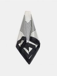 Chusta w paski - kremowy. Białe chusty damskie Sinsay, bez wzorów. Za 15.99 zł.