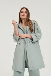 Kurtka parka oliwkowa. Zielone kurtki damskie MOODO, z poliamidu, bez kaptura. Za 229.99 zł.