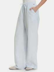 Tommy Jeans Spodnie materiałowe DW0DW22285 Niebieski jasny Loose Fit. Niebieskie spodnie materiałowe damskie Tommy Jeans, bez wzorów, z jeansu. Za 409.99 zł.