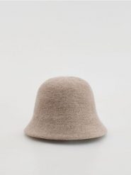 Kapelusz bucket z wełną - kremowy. Białe kapelusze damskie Reserved, bez wzorów, z wełny. Za 79.99 zł.