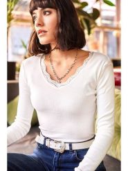 Olalook Bluzka w kolorze białym rozmiar: onesize. Białe bluzki damskie Olalook, bez wzorów, z koronki, bez kołnierzyka, bez ramiączek. Za 61.17 zł.