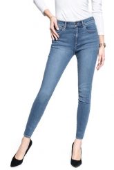 SPODNIE DAMSKIE WRANGLER SKINNY HIGH RISE NOMAD SAND W27HTXX4D 112128129. Rurki damskie Wrangler, bez wzorów, z jeansu. Za 199.99 zł.