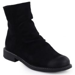 Botki zamszowe damskie marszczone czarne Potocki Z25-SZ12716. Czarne botki damskie POTOCKI, z nubiku, eleganckie, bez obcasa, bez zapięcia. Za 189.99 zł.