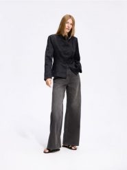 Jeansy wide leg z wysokim stanem - szary. Szare jeansy damskie Reserved, z podwyższonym stanem. Za 139.99 zł.