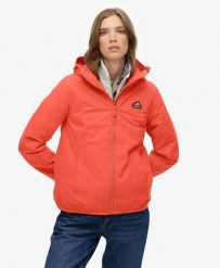 Superdry Kurtka wiatrówka Essential Tri lekka i wodoodporna – HOT CORAL. Brązowe kurtki damskie Superdry, bez wzorów, z materiału, bez kaptura. Za 395.85 zł.
