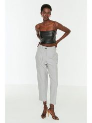 Trendyol Spodnie w kolorze szarym rozmiar: 34. Szare spodnie materiałowe damskie Trendyol, bez wzorów, z materiału. Za 73.99 zł.