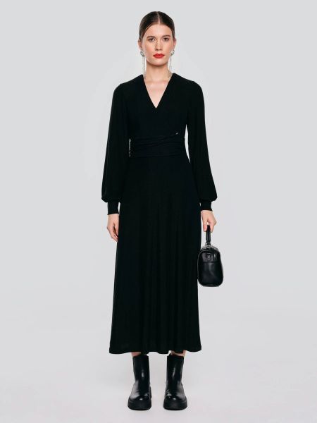 Sukienka damska midi błyszcząca czarna Daniela 906. Czarne sukienki damskie Big Star, bez wzorów, z tkaniny, bez ramiączek. Za 299.99 zł.