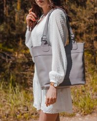 Torebka skórzana damska DAN-A T195B szara. Szare torebki klasyczne damskie DAN-A, ze skóry, bez dodatków. Za 399.99 zł.