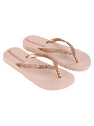 Ipanema Japonki w kolorze jasnoróżowym rozmiar: 39. Różowe klapki damskie Ipanema, bez wzorów, z tworzywa sztucznego, z otwartym noskiem, bez obcasa, bez zapięcia. Za 61.17 zł.