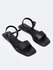 BIG STAR Sandały w kolorze czarnym rozmiar: 40. Czarne sandały damskie Big Star, bez wzorów, z otwartym noskiem, bez obcasa, bez zapięcia. Za 87.99 zł.