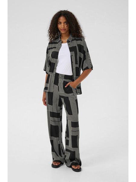 Kaffe Spodnie w kolorze czarnym rozmiar: 38. Czarne spodnie materiałowe damskie Kaffe, bez wzorów, z materiału. Za 126.75 zł.