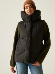 Regatta Kamizelka pikowana "Kelse" w kolorze czarnym rozmiar: 46. Czarne kamizelki damskie Regatta, bez wzorów, bez kaptura. Za 165.99 zł.