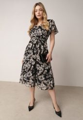 Czarna Kopertowa Sukienka w Kwiaty z Wiązanym Paskiem i Brokatem Hilingea. Czarne sukienki damskie Born2be, z aplikacjami, biznesowe, bez ramiączek. Za 119.99 zł.