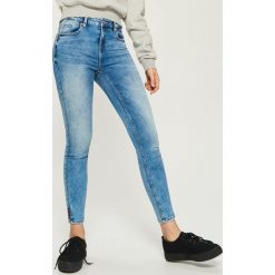 Jeansy skinny mid waist - Niebieski. Niebieskie jeansy damskie Sinsay, z jeansu. Za 89.99 zł.