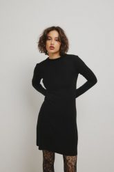 Gładka sukienka z długimi rękawami w kolorze TOTALLY BLACK - GIRONA. Czarne sukienki damskie Marsala, bez wzorów, z elastanu, eleganckie, bez ramiączek. Za 199.90 zł.