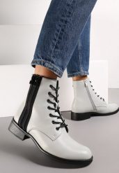 Białe Botki za Kostkę z Wiązaniem Ovila. Białe botki damskie Renee, eleganckie, za kostkę, bez obcasa, na płaskiej podeszwie, bez zapięcia. Za 149.99 zł.