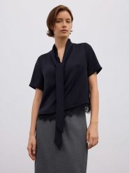 BGN Bluzka w kolorze czarnym rozmiar: 34. Czarne bluzki damskie BGN, bez wzorów, z koronki, bez kołnierzyka, bez ramiączek. Za 82.64 zł.