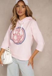 Jasnoróżowa Bluza z Kapturem Ozdobnym Nadrukiem i Rękawami 3/4 Saniressa. Czerwone bluzy damskie Renee, l, bez wzorów, z jeansu, z kapturem. Za 84.99 zł.