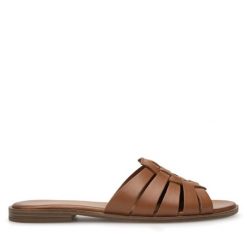 Klapki Lasocki. Brązowe klapki damskie Lasocki, bez wzorów, bez obcasa, bez zapięcia. Za 139.99 zł.