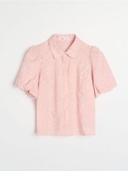 Bawełniana haftowana koszula z bufkami - różowy. Czerwone koszule damskie Sinsay, l, bez wzorów, z bawełny, bez kołnierzyka, bez ramiączek. Za 59.99 zł.